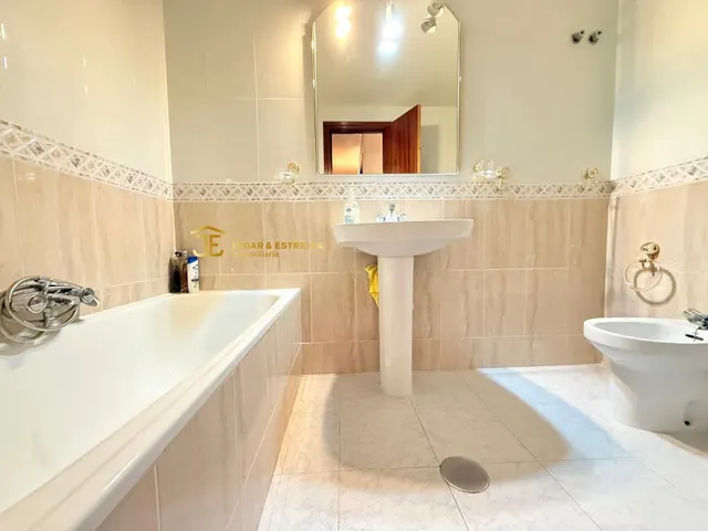 AMPLIO PISO DE 4 DORMITORIOS EN ALAMEDA CERVANTES — 17