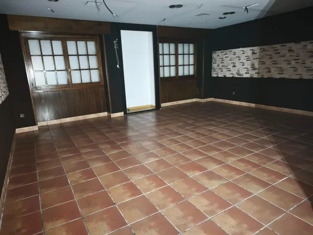LOCAL COMERCIAL ACONDICIONADO COMO BAR O RESTAURANTE — 7