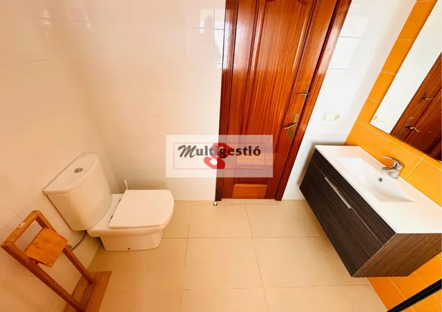 PALAMÓS: PISO A 1a LÍNEA DE MAR CON TERRAZA DE 25 M2 — 16