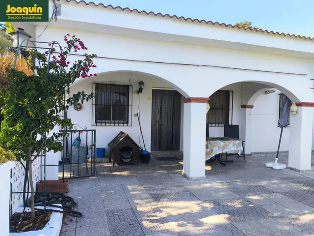 Parcela hipotecable con piscina y espectaculares vistas en U - foto 2