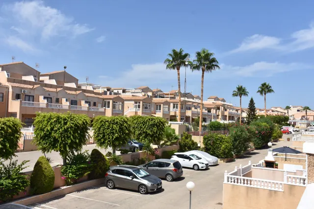GRAN CASA TIPO DÑUPLEX EN ORIHUELA COSTA: 2 HAB, 2 BAÑOS — 27
