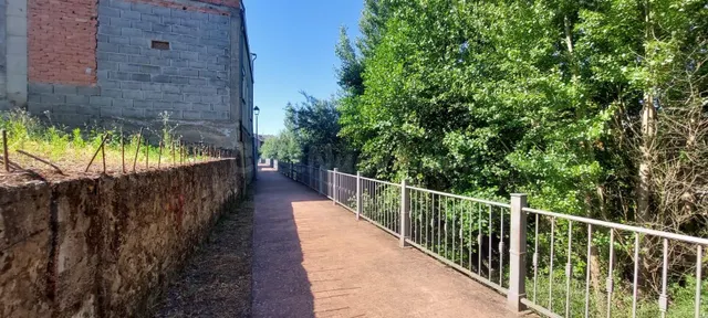 Oportunidad Única: Solar Urbano en Cacabelos - foto 4