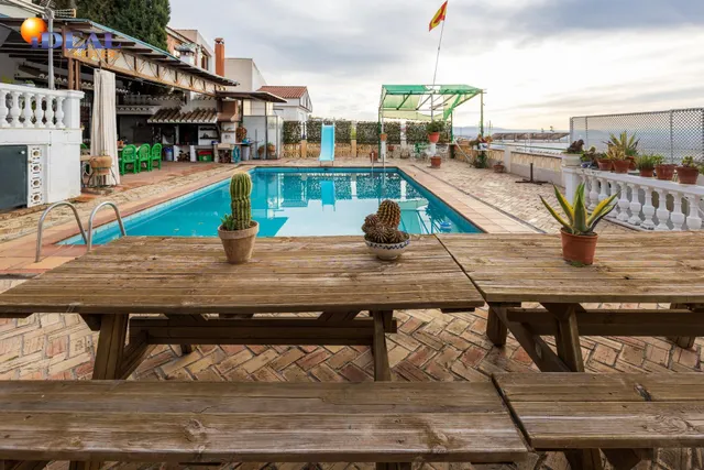 Magnifico chalet independiente en Colinas Bermejas. — 2