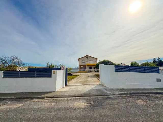 JOYA EN ALCOVER: CHALET REFORMADO CON 1.100m2 DE JARDÍN PRIV - foto 2