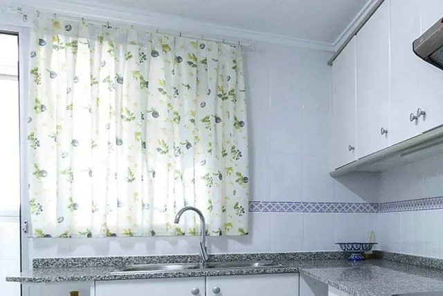 Amplia vivienda de 4 dormitorios con garaje, trastero y metro a pocos minutos — 19