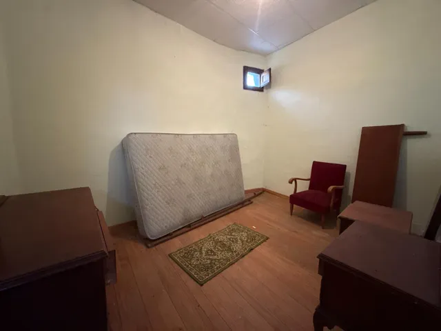 SE VENDE CASA CON PARCELA EN SANDIAS. — 24
