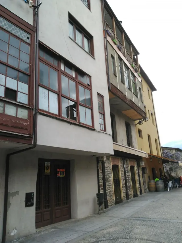 Local  Comercial en el Casco  Antigüo de Ponferrada — 2