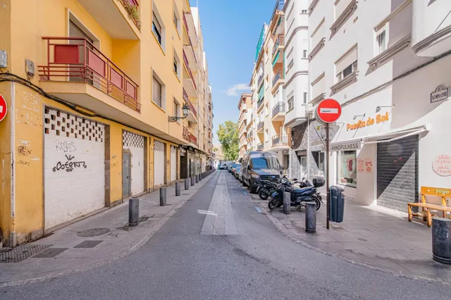 Local en pleno centro de Granada — 23