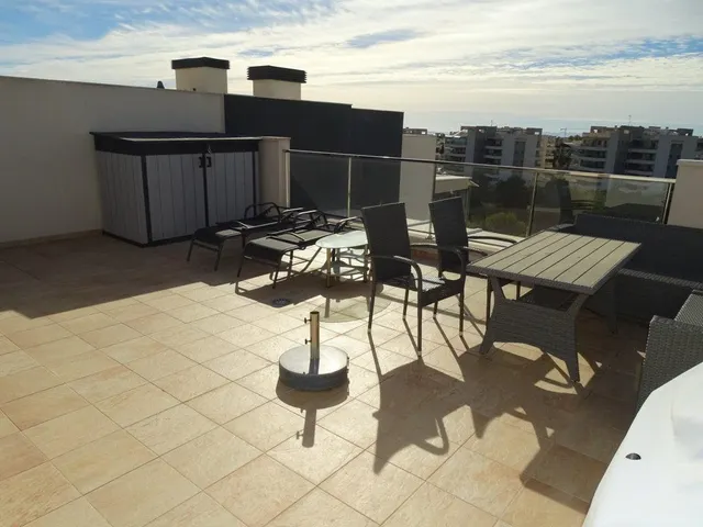 LUJOSO ÁTICO CON ESPECTACULAR TERRAZA EN VILLA MARTÍN GOLF — 29