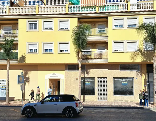 Precioso local en la Cala del Moral - foto 3