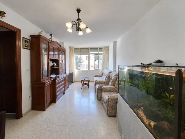 Piso de 80 m2 con ascensor en zona Rafael Alberti, Algeciras — 3