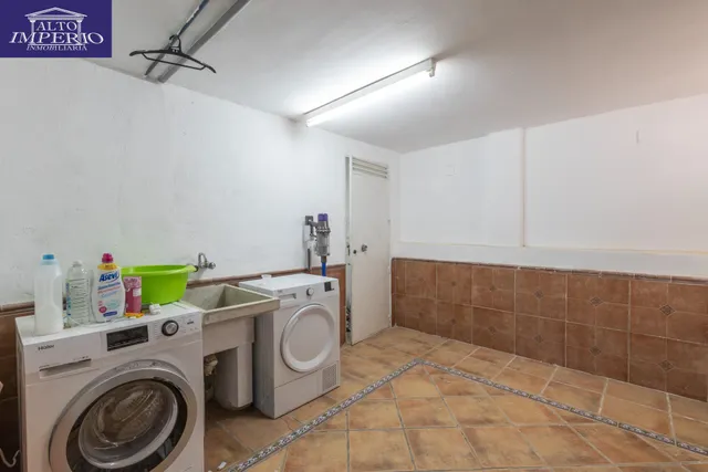 Casa independiente con piscina en La Zubia. — 34