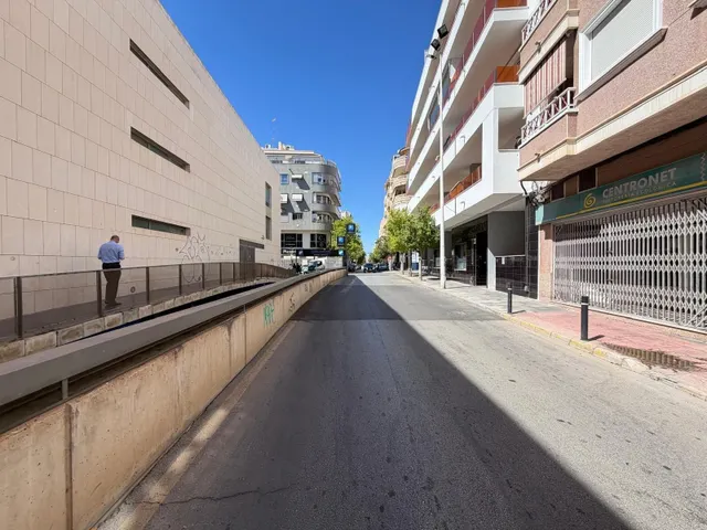 Local comercial 98m² en venta - Playa del Cura — 28