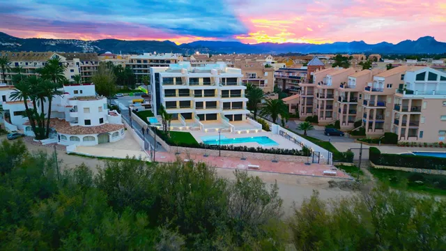 Apartamento en planta baja de obra nueva en exclusiva urbanización en primera línea de playa — 23