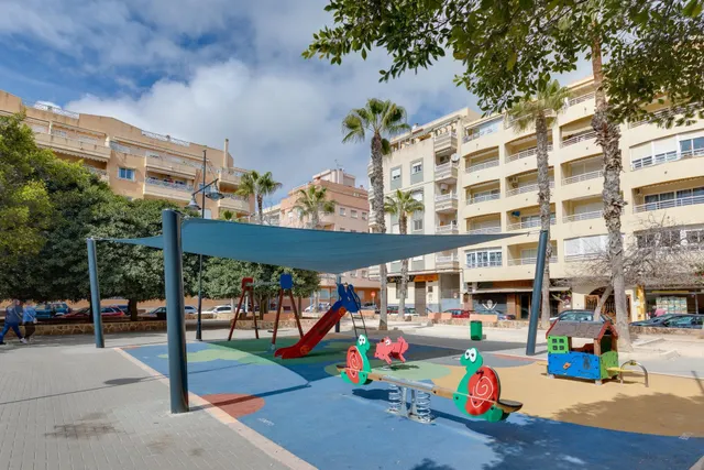 Apartamento de 2 dormitorios en Torrevieja, a 200m de la Playa de Los Locos — 34