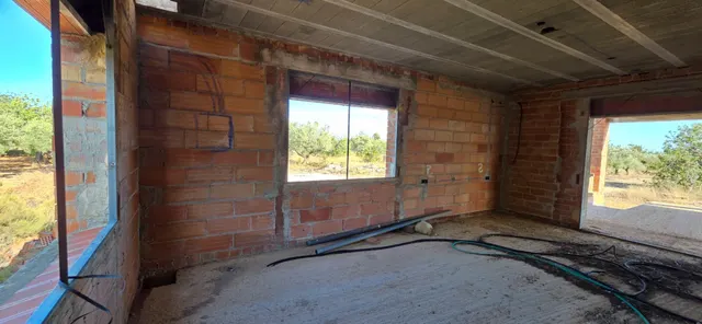 Finca rústica de 14.741 m2 con casa de campo por terminar, en un entorno tranquilo a 5 km del mar — 8