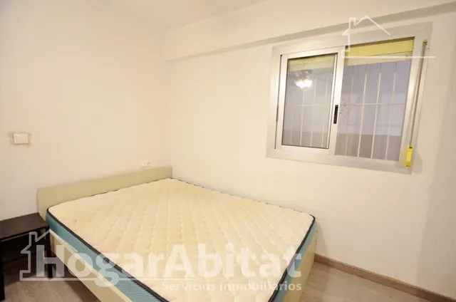Gran amplitud y excelente ubicación a cinco minutos de la playa en este piso reformado — 9