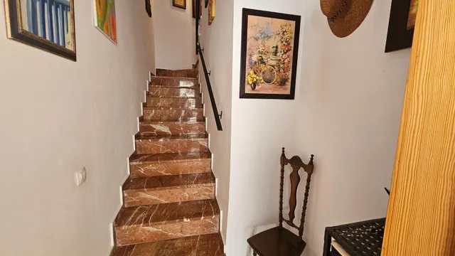 Adosado con vistas al Castillo y piscina comunitaria — 8