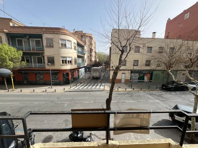 PISO CÉNTRICO DE CORREDERA  MUY AMPLIO. IDEAL PARA REFORMAR. TERRAZA ENORME — 2