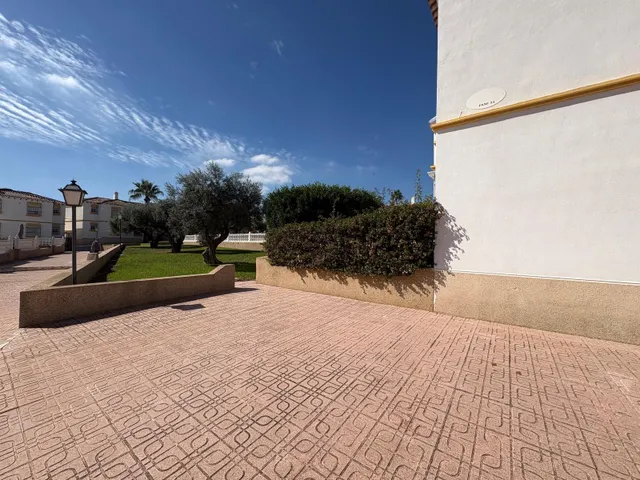 Bungalow planta baja en urb. mirador del mediterráneo con jardin esquina y piscina comunitaria — 33