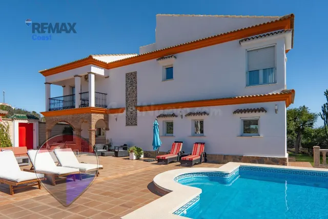 ESPECTACULAR VILLA CON VISTAS PANORÁMICAS EN LA CALA DEL MOR - foto 3