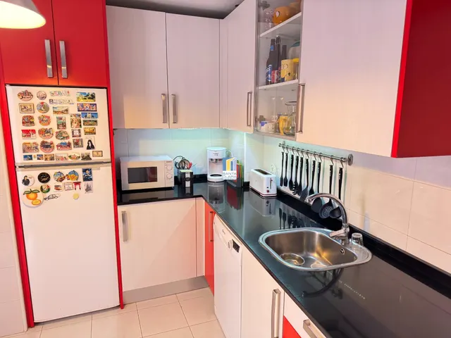 CHALET ADOSADO EN VENTA DE 3 DORMITORIOS, 2 BAÑOS,ASEO,GARAJ - foto 2