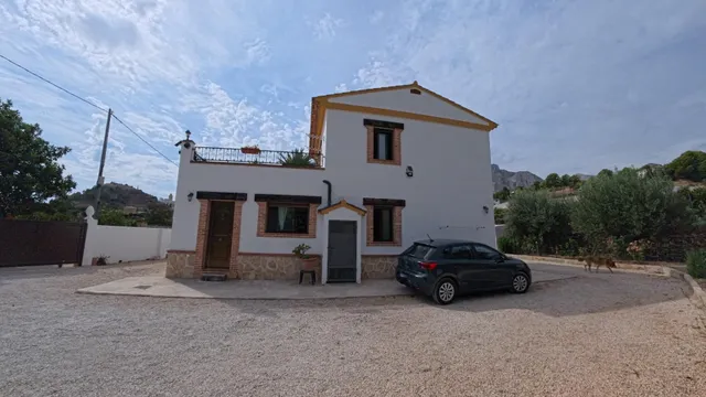 Casa en venta en Polop con piscina privada, gran parcela y vistas despejadas — 34