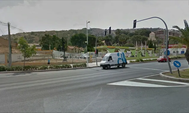 Suelo Industrial en la Avenida de Denia esquina Avda Albufer - foto 2