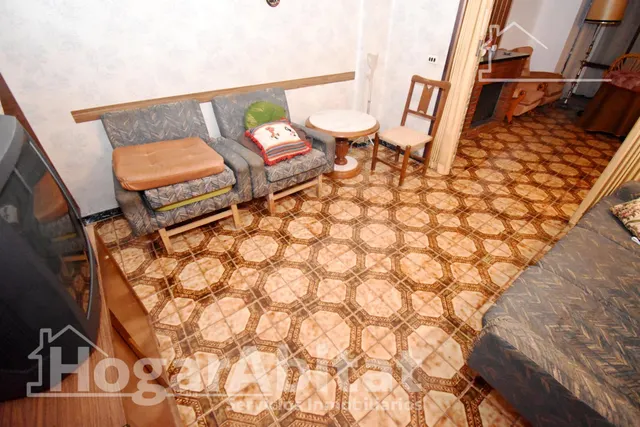 AMPLIA CASA CON LOCAL COMERCIAL, GARAJE Y TERRAZA — 32