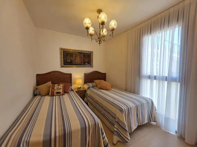 PISO 3 habitaciones A 20 M DE LA PLAYA CON PARKING DOBLE Y TRASTERO — 42