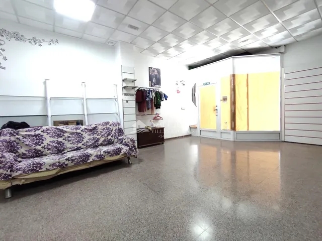 SE ALQUILA LOCAL COMERCIAL MULTIFUNCIONAL CON COCINA, ASEO y HABITACIÓN. — 13