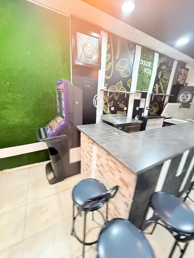 ¡Tu negocio en el foco de atención! Local comercial de 97 m2 muy luminoso en Carolinas Bajas — 7