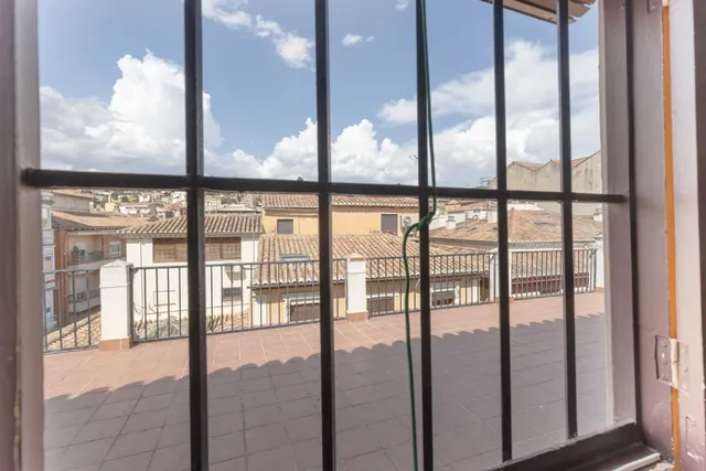 Oportunidad única en pleno corazón de Granada: luminosidad, ubicación y un enorme potencial de transformación — 21
