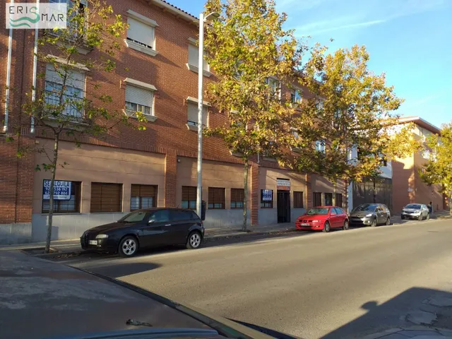 LOCAL COMERCIAL EN ALQUILER Y VENTA EN NAVALCARNERO — 33