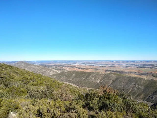 Parcela de 801m2 prácticamente llana, con muy buenas vistas — 8