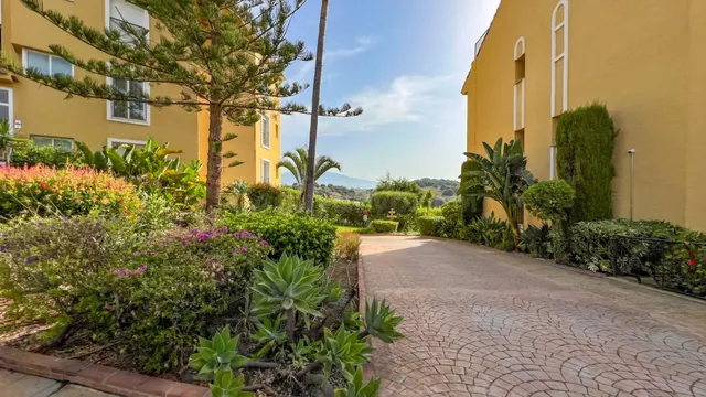 Ático dúplex de 3 dormitorios en Bel Air, Estepona — 39