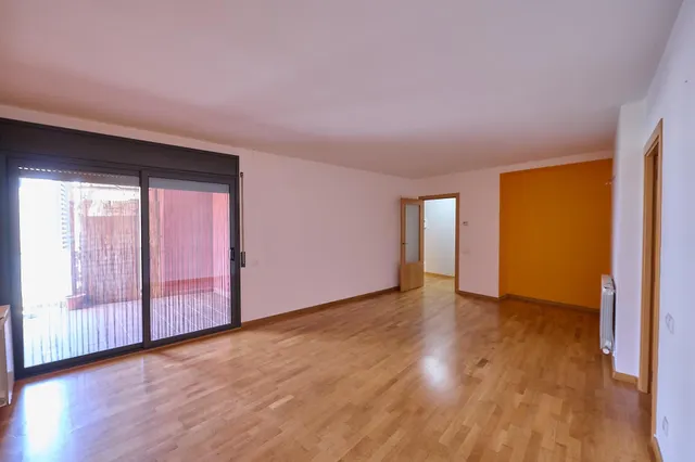 PISO DE 3 HAB CON BALCÓN, PK, Trastero y Piscina Comunitaria — 14