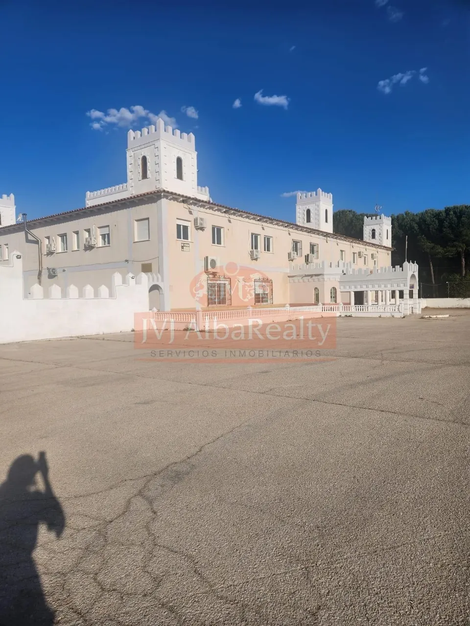 OPORTUNIDAD DE INVERSION, GRAN FINCA CON USO DE HOTEL Y RESTAURANTE EN EL PROVENCIO.