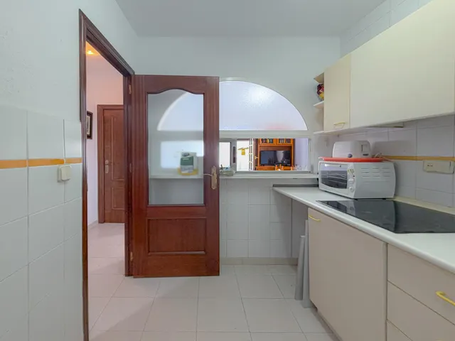 Espectacular ático con amplia terraza y excelentes vistas panorámicas y a la piscina comunitaria (350 metros playa) — 18
