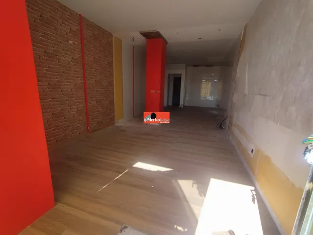 SE ALQUILA LOCAL COMERCIAL EN RONDA MERCEDES — 2