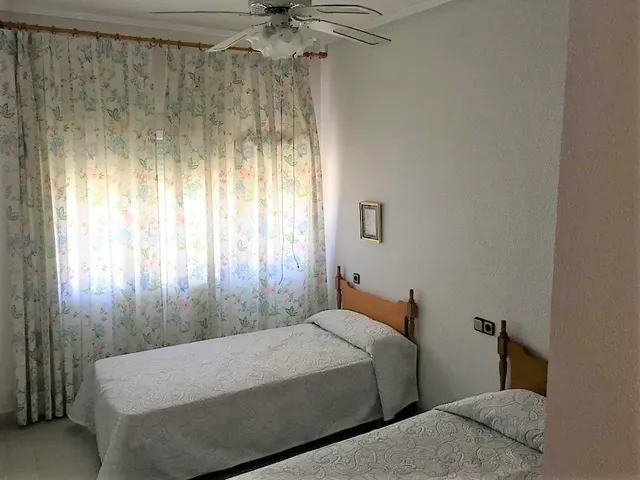 Casa espaciosa con chimenea — 15