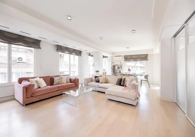 Exclusiva vivienda con vistas al Palacio de los Patos, junto