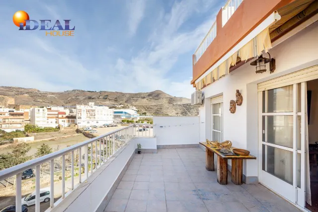 ESTUPENDO ATICO JUNTO AL MAR CON TERRAZA FANTASTICA