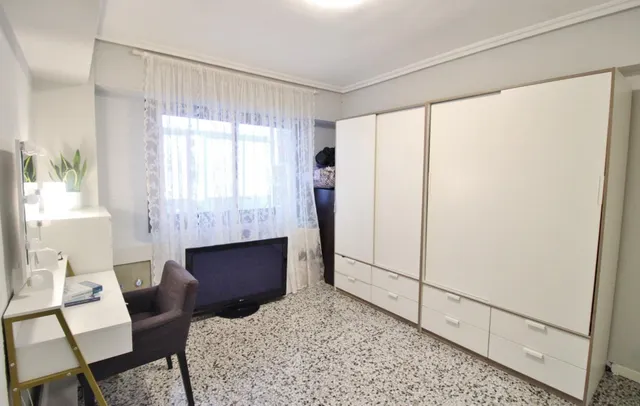 ¡Oportunidad única de inversión en Alicante! Piso en venta en Pinoso, 9 – 1º Izquierda — 23
