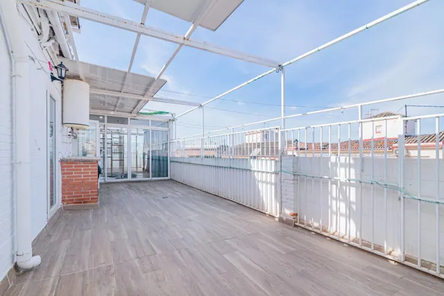 Atico muy amplio con gran terraza en Arabial — 4