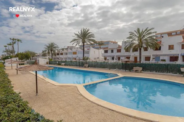 La Veleta! Acogedor apartamento exterior , con amplia terraza y vistas laterales al mar ubicación en urbanización exclusiva con piscina a 150 metros del mar — 4