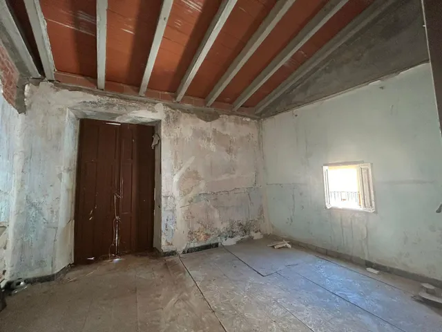 CASA ESQUINERA PARA REFORMAR — 8