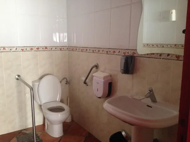 PLENO CENTRO PLAYA DE GANDIA - LOCAL COMERCIAL - SE VENDE — 5