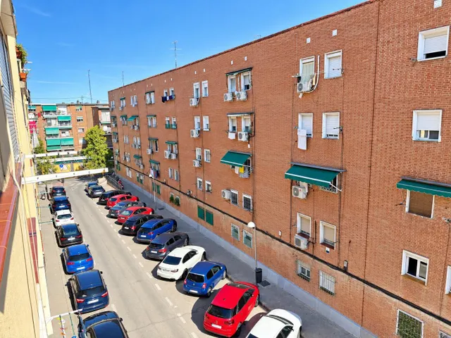 Piso de 2 dormitorios con terraza y grandes posibilidades de reforma en Simancas, Madrid — 9