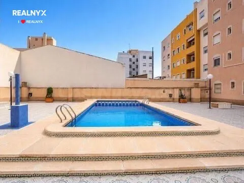 Espectacular Ático con Terraza y Piscina en el Corazón de Torrevieja